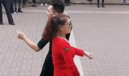 跳舞的母亲在线观看,在线重温跳舞的母亲感人瞬间